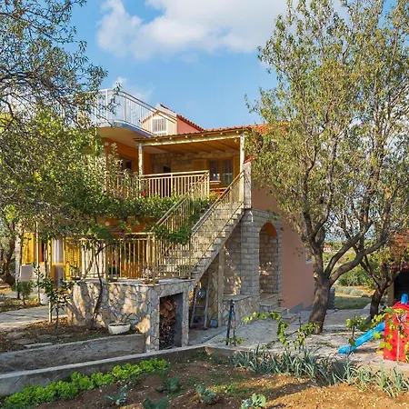 3 Bedroom Gorgeous Apartment In Skradin Skradin