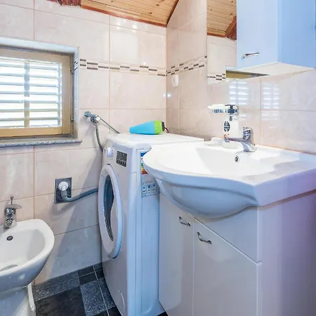 3 Bedroom Gorgeous In Apartment