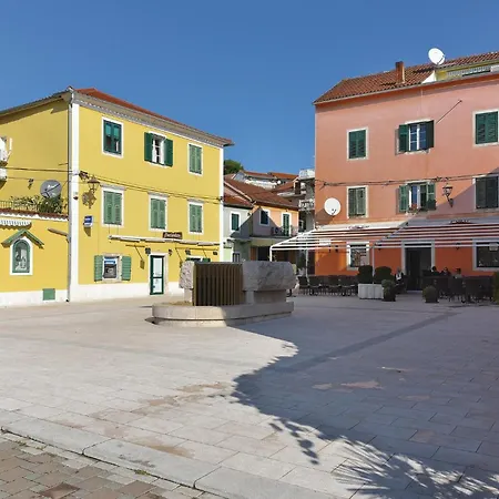 Apartment 3 Bedroom Gorgeous Apartment In Skradin *