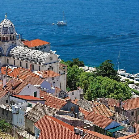 3 Bedroom Stunning In Apartment *