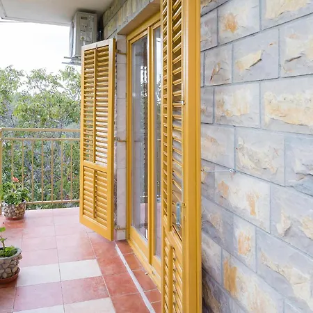 3 Bedroom Gorgeous In Apartment Skradin