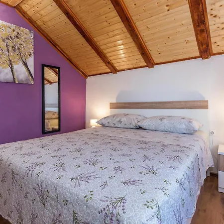 3 Bedroom Gorgeous Apartment In Skradin Skradin
