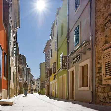 Apartment 3 Bedroom Gorgeous Apartment In Skradin