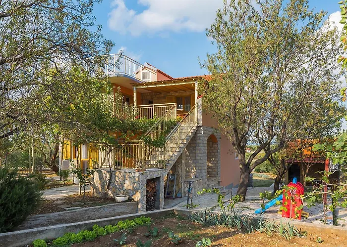 3 Bedroom Stunning In סקארדין