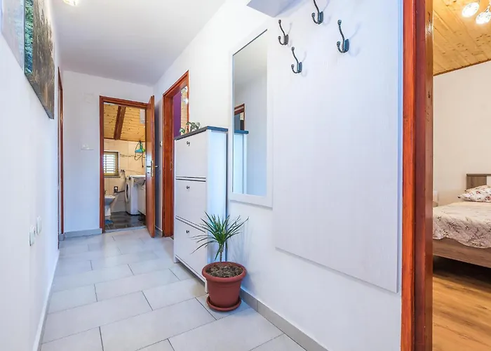 3 Bedroom Stunning In דירה *