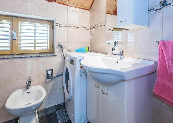 3 Bedroom Stunning In דירה