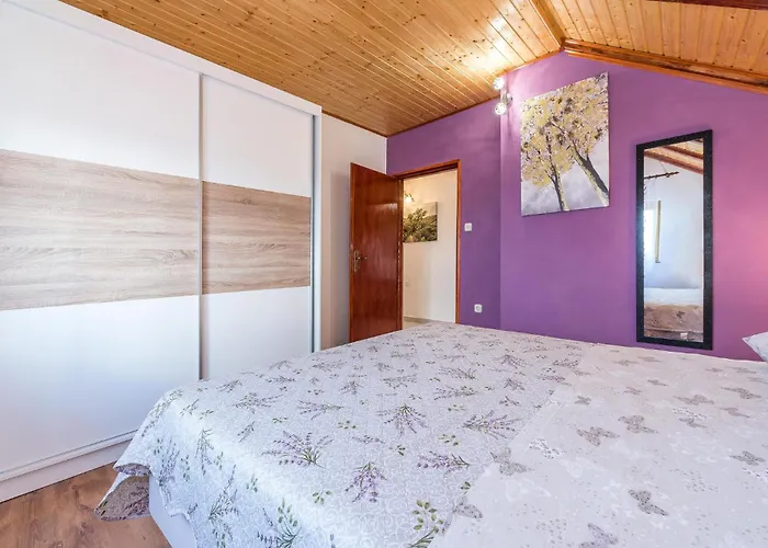 דירה 3 Bedroom Stunning In סקארדין