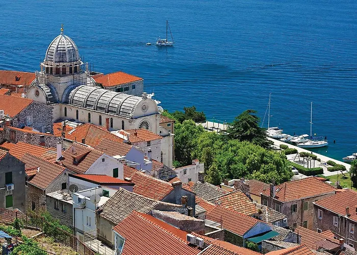 3 Bedroom Stunning In דירה *