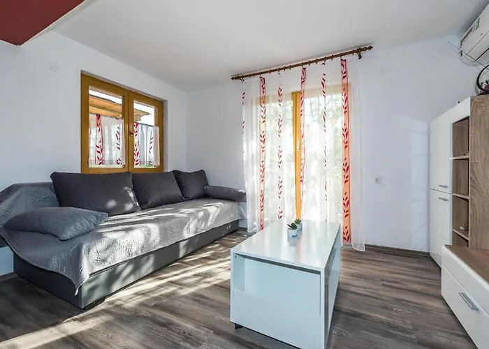 3 Bedroom Stunning In דירה סקארדין